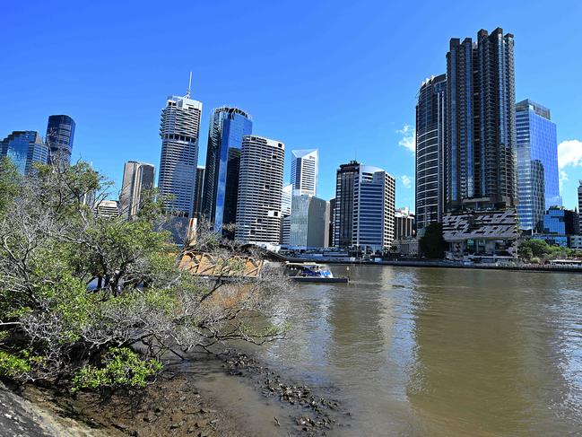 19/4/2024 : Brisbane skyline from the Wilson Outlook and Kangaroo Point. pic: Lyndon Mechielsen/Courier Mail