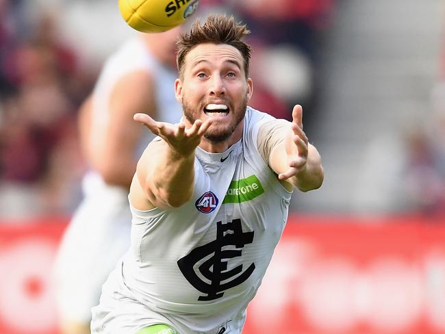 MELBOURNE, AUSTRALIA - APRIL 02:  Dale Thomas of the Blues marks during the round two AFL match between the Melbourne Demons and the Carlton Blues at Melbourne Cricket Ground on April 2, 2017 in Melbourne, Australia.  (Photo by Quinn Rooney/Getty Images)