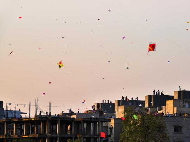 Six dead after throats slashed by kite strings