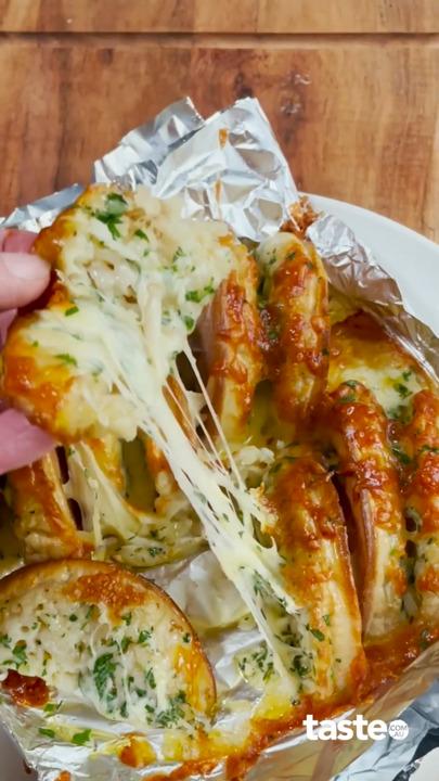 Air fryer crumpet garlic bread