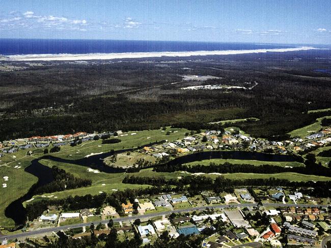 NOVEMBER 2001 : Aerial of Horizons Golf Resort at Port Stephens, 11/01.NSWTravel