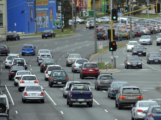 Weekend Traffic. Gardenvale, Nepean Hwy. Nepean Highway. 1.00pm