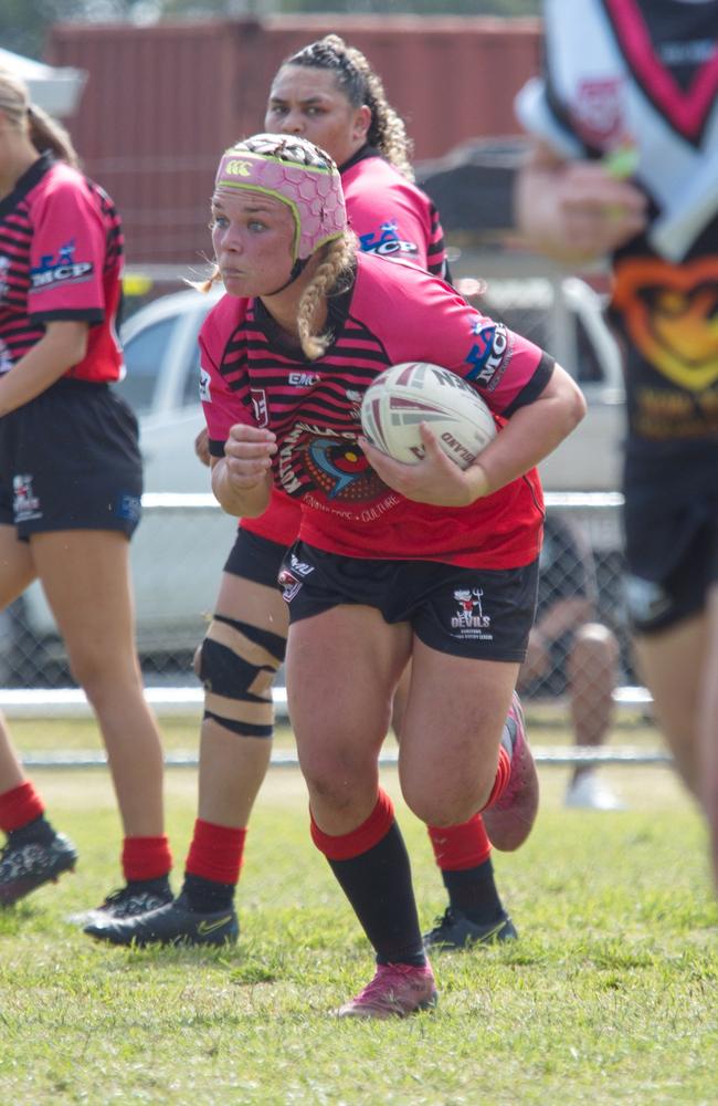 August 28th, 2021 Picture: Marty Strecker Xanthe Topping from Norths lines up a path.