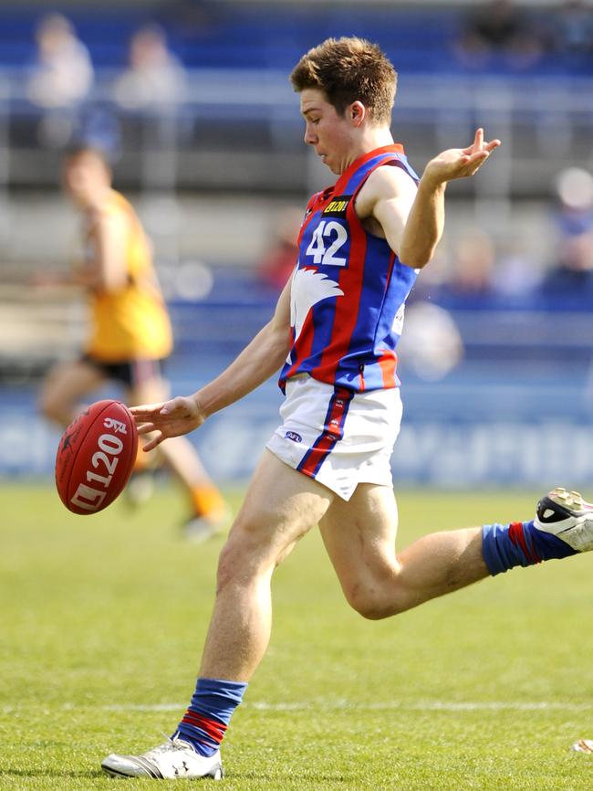 Toby Greene in action for Oakleigh in 2011.