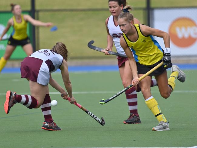 18/4/21. Premier League women's hockey game Seacliff (yellow) v Grange (maroon)Lauren Rae (G), Kelly Whittaker (G), Emma de Brough (S)Picture: Keryn Stevens