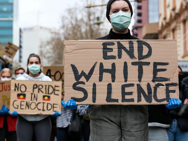 Demonstrators attend a Black Lives Matter protest to express solidarity with US protestors in Melbourne on June 6, 2020 and demand an end to frequent Aboriginal deaths in custody in Australia. - Tens of thousands of Australians defied government calls to stay at home on June 6, spilling onto the streets for Black Lives Matter protests in major towns and cities across the country. (Photo by Con Chronis / AFP)