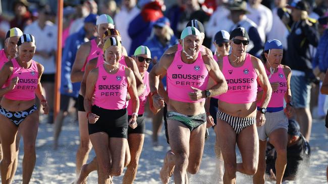 The 55-59 year runners in the beach run.