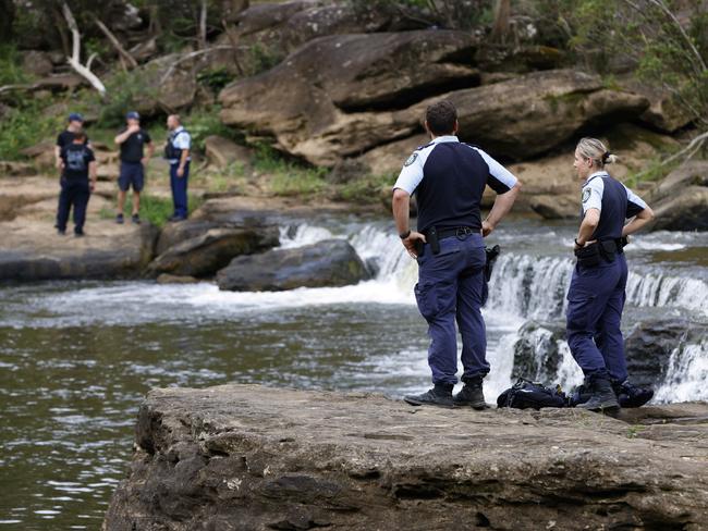 SYDNEY, AUSTRALIA - NewsWire Photos NOVEMBER 16, 2024: Emergency services search Nortons Basin in Mulgoa for a missing man who entered the water and did not emerge.Picture: NewsWire / Damian Shaw