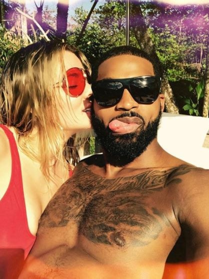 Fans believe Khloe Kardashian's latest selfie proves she's pregnant