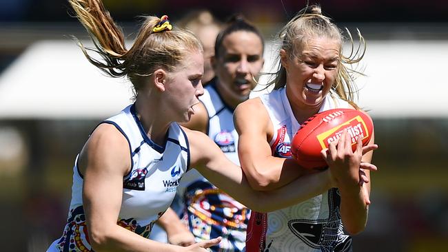 St Kilda’s Alison Brown of the Saints competes with Teah Charlton of the Crows.