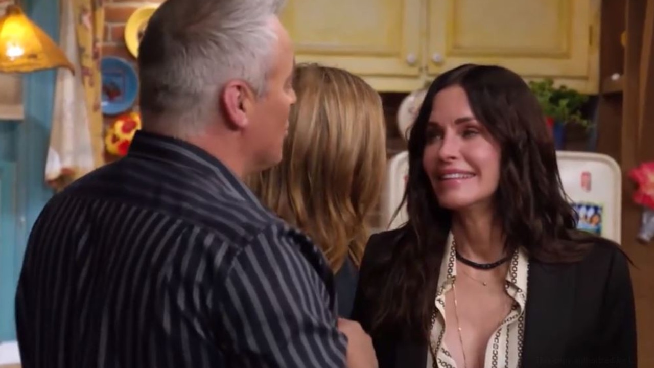 Courteney Cox was in tears as she visited the set.