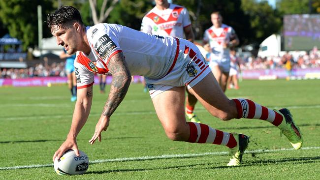 Gareth Widdop scores a try for the Dragons.