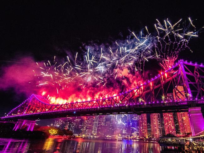 The Story Bridge lights up for Riverfire 2019