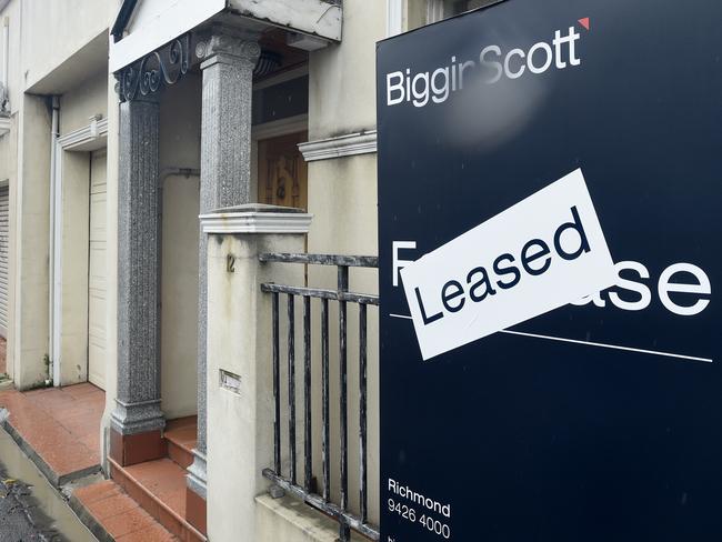 MELBOURNE, AUSTRALIA - NewsWire Photos OCTOBER 27, 2022: Generic image of for lease sign on property in Melbourne. Picture: NCA NewsWire / Andrew Henshaw