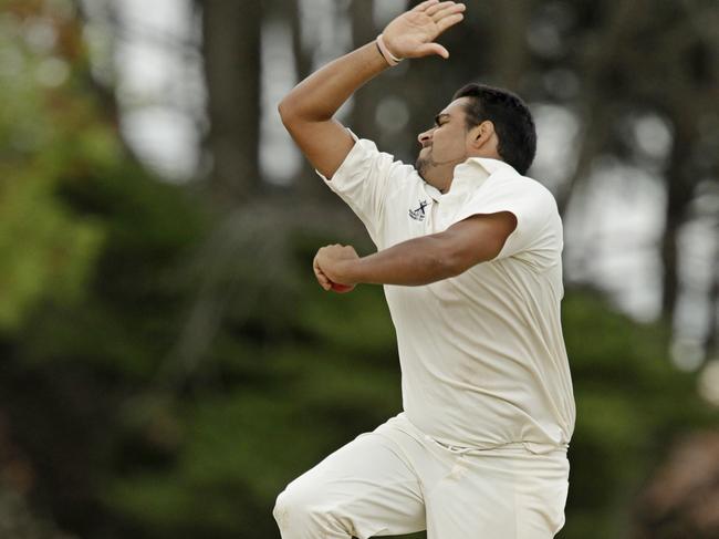 s39os956 DDCA cricket Grand Final: Mordialloc v Springvale South.  Buckley Ridges bowler Wes Nicholas in action.