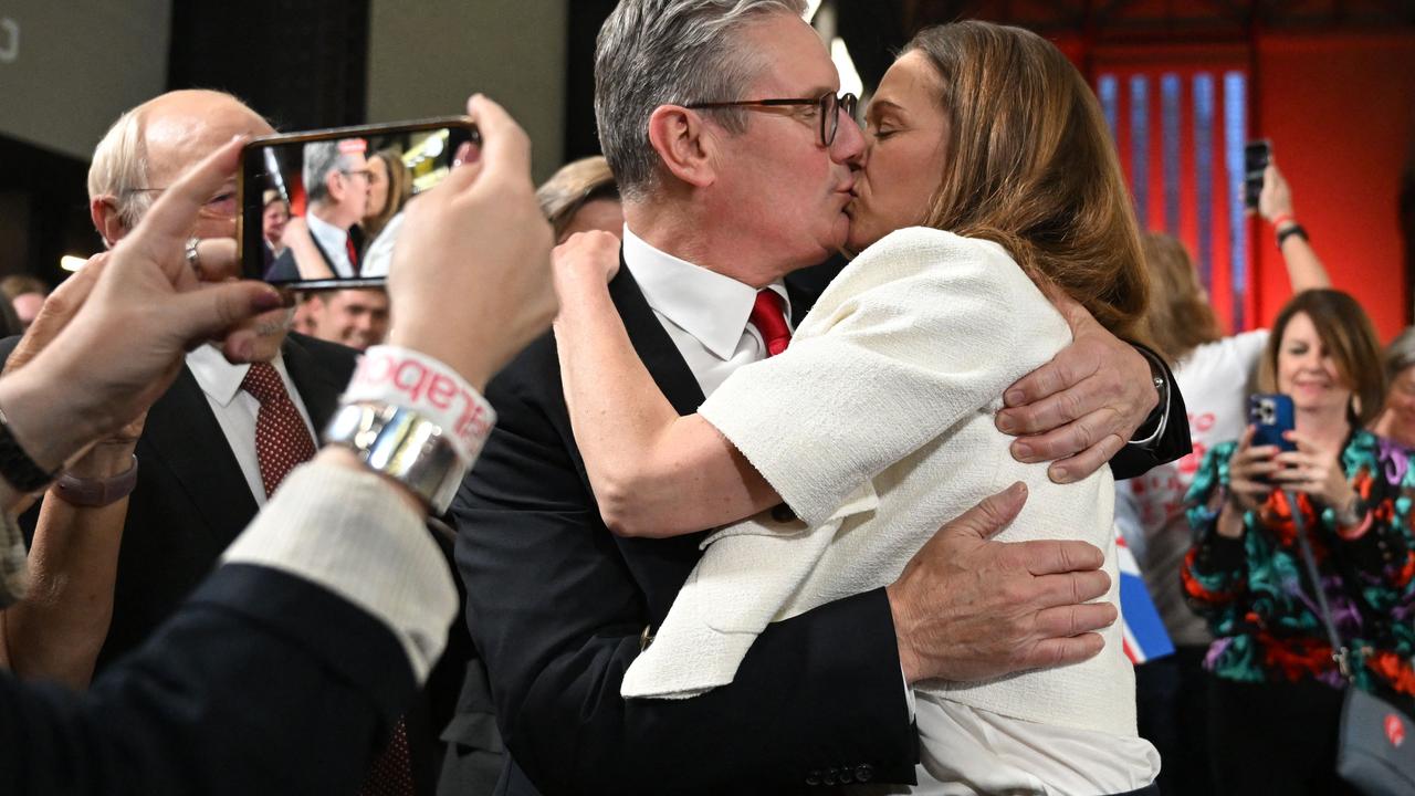 Britain's Labour Party leader Keir Starmer kisses his wife Victoria moments after winning the election (Photo by JUSTIN TALLIS / AFP)