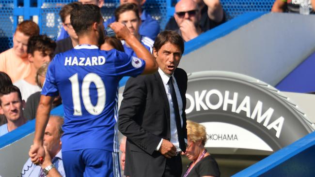Chelsea's Italian head coach Antonio Conte (R) speaks with Eden Hazard.