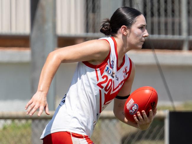 Ruby O'Dwyer playing for Waratah in the 2024-25 NTFL season. Picture: Tymunna Clements / AFLNT Media