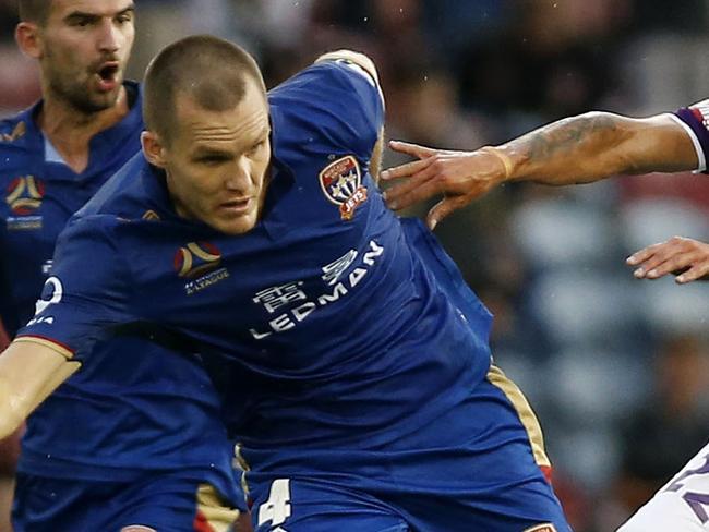 Nigel Boogaard of the Jets competes for the ball with Fabio Ferreira of the Glory during the Round 8 A-League match between the Newcastle Jets and the Perth Glory at the McDonald Jones Stadium in Newcastle, Sunday, December 16, 2018. (AAP Image/Darren Pateman) NO ARCHIVING, EDITORIAL USE ONLY