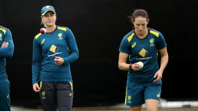 Ellyse Perry, left, looks on as Megan Schutt trains at the SCG nets. Picture: Phil Hillyard