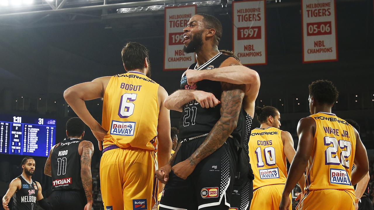 Shawn Long roars. (Photo by Daniel Pockett/Getty Images)