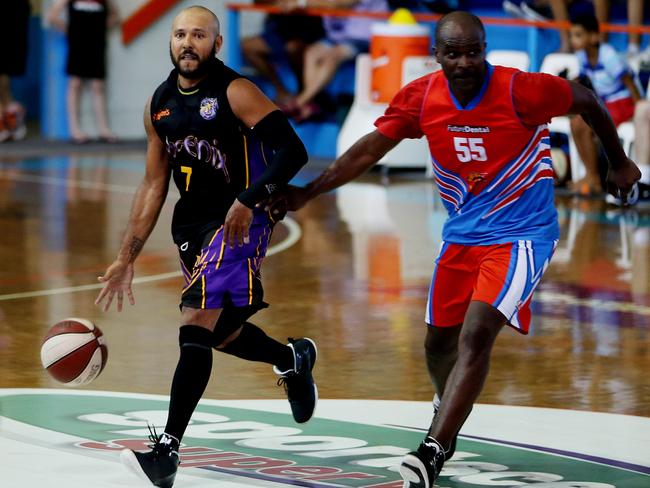 Pictured: Gausa Arnold and Redlynch – Billy Ross. Men's Super League basketball title Phoenix v Redlynch. Phoenix. Pictured: Stewart McLean.