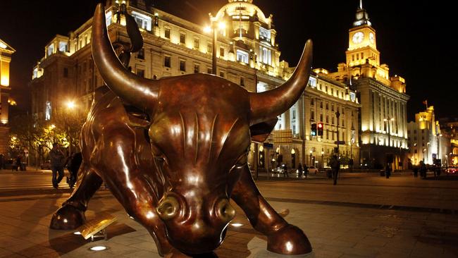 Just like the Shanghai building behind Arturo Di Modica's "Bund Financial Bull" sculpture, gold has shone brightly. Picture: Qilai Shen/Bloomberg