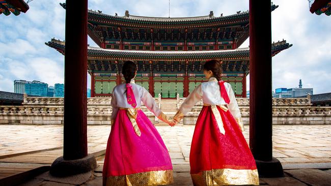 Stroll the grounds of Gyeongbokgung Palace.