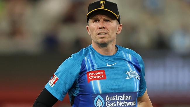 MELBOURNE, AUSTRALIA - JANUARY 23: Peter Siddle of the Strikers looks on during the Men's Big Bash League match between the Sydney Thunder and the Adelaide Strikers at Melbourne Cricket Ground, on January 23, 2022, in Melbourne, Australia. (Photo by Robert Cianflone/Getty Images)