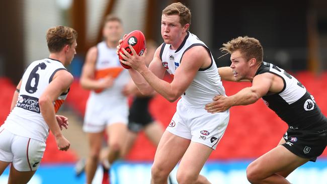 Tom Green runs the ball for the Giants during the round six match against Port Adelaide.