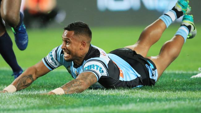 Ben Barba scores a try in the grand final.