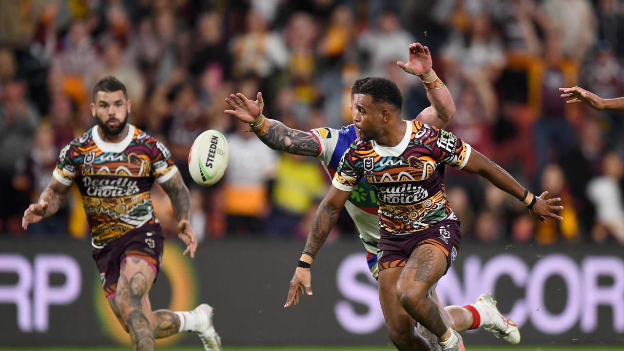 The epic Ezra Mam flick pass that put Adam Reynolds over for a match-winning try. Picture: NRL Imagery.