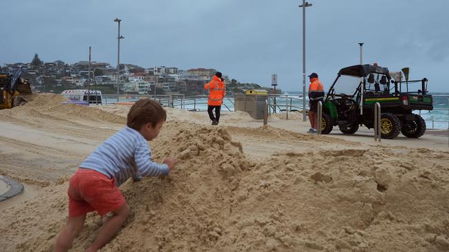 A child plays in the sand on the Bondi promenade. Picture: NewsWire / Flavio Brancaleone