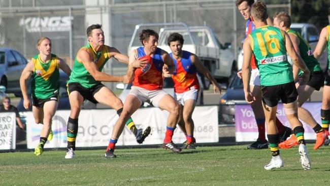 Tim Knowles looks to slip a tackle against Bayswater. Picture: Ashlee Bieniak