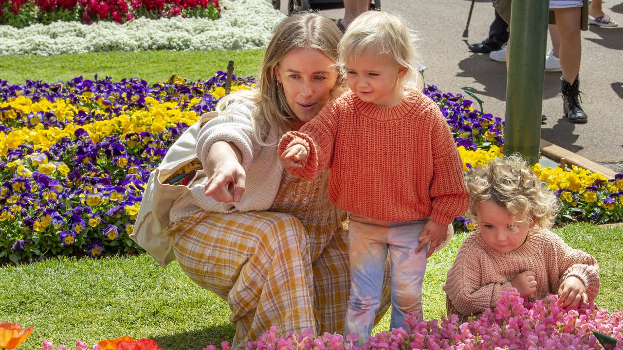 Sandra, Willow and Banjo Taylor at Queens Park during the Toowoomba Carnival of Flowers in 2020.