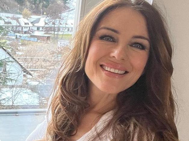 ‘Speechless’: Liz Hurley stuns in sexy pic