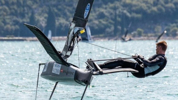 Tom Slingsby sailing into the lea at the Moth world championships on Garda. Pic: Martina Orsini.