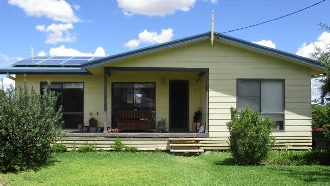 REAL ESTATE: 9 Seery Close Moree NSW 2400 $450 per week Bedrooms 4 Bathrooms 2 Car Spaces 1 House Picture: realestate.com.au