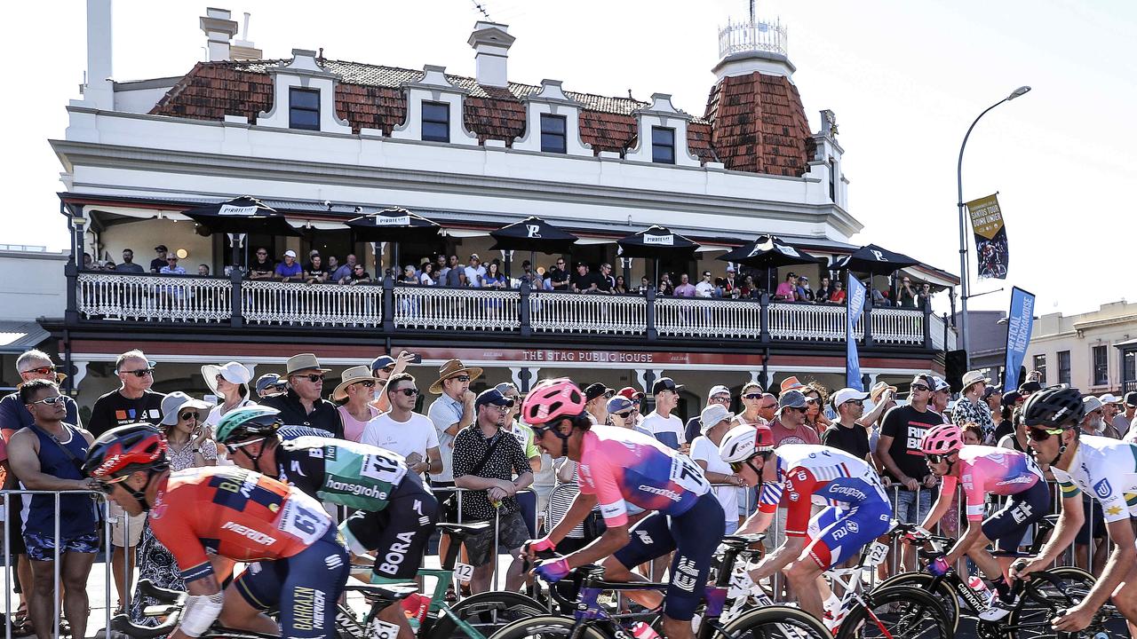 CYCLING - Tour Down Under Classic - Adelaide Street Circuit. Picture SARAH REED