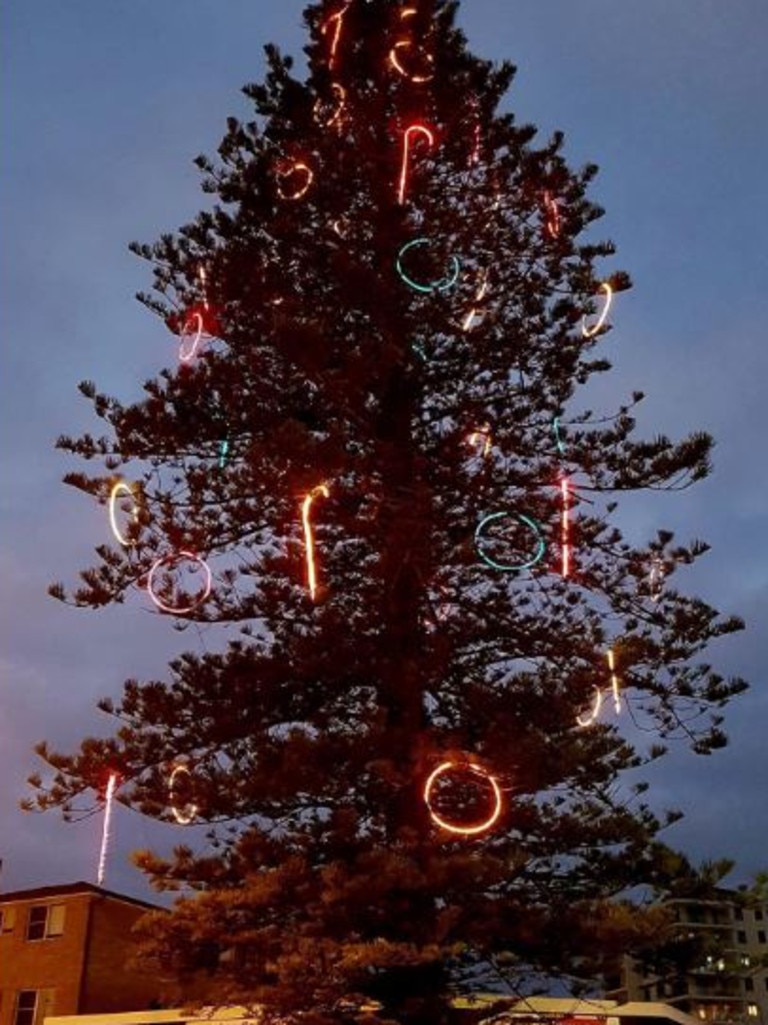 Forster, NSW: Locals furious over ‘pathetic’ town Christmas tree | news ...