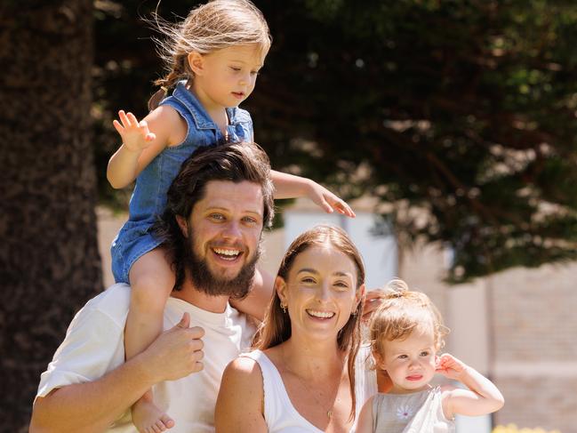 DAILY TELEGRAPH. FEBRUARY 4th, 2024Photo of Australian Idol Singer, Dylan Wright with his family wife Georgia and their two children Piper, 4, and Rivi, 1 down at Cronullas Shelley Beach.Photo: Tim Pascoe