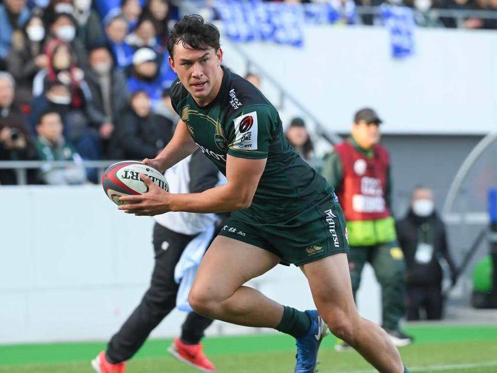 Joseph Manu on his way to scoring one of his two tries in fives games for Toyota Verblitz. Picture: Toyota Verblitz Instagram