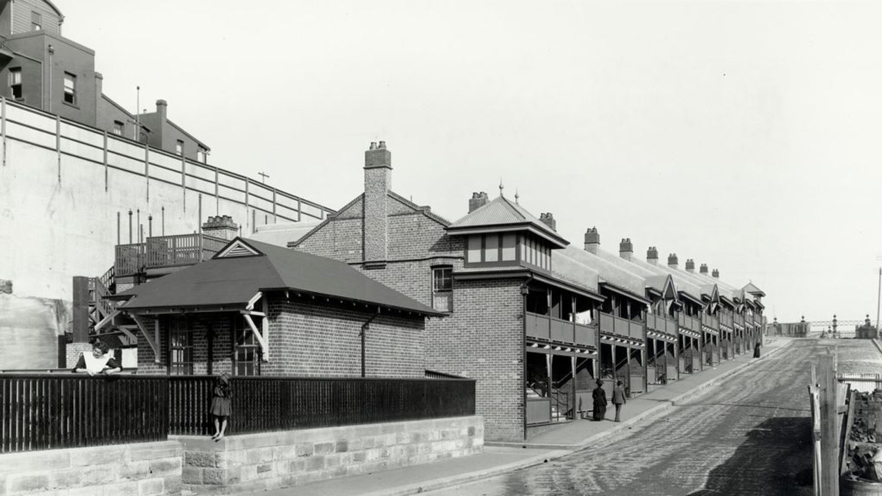 Photo from the NSW State Archives of High St in Millers Point in the early 1900's.