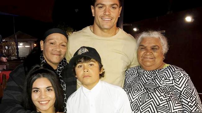 Burns with cousin Taneisha, mum Tanya, brother Dray and his grandmother.