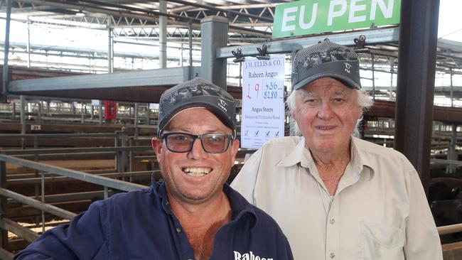 Hamilton cattle sale, HRLE, Hamilton, David Tuppen &amp; Phil Canavin, from Myamyn, selling 106 heads, Picture Yuri Kouzmin