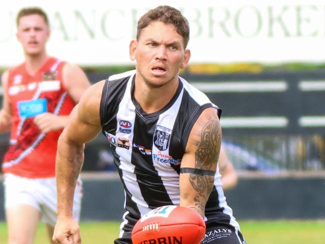 Phil Wills playing for the Palmerston Magpies in the 2022-23 NTFL season. Picture: Celina Whan / AFLNT Media