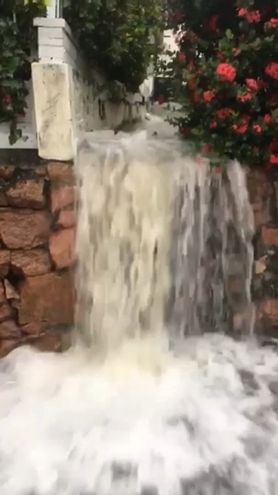 Flash flooding in Townsville after 147mm of rain in three hours