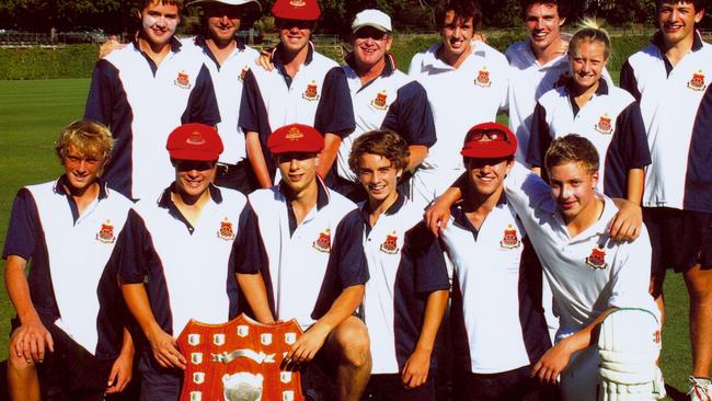 Alyssa Healy poses with her CSA championship-winning teammates from Barker College in 2006.