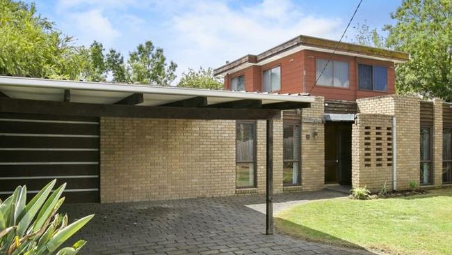 Seven parties registered to bid on 6 Merlin Court, Frankston, but only three got the chance.