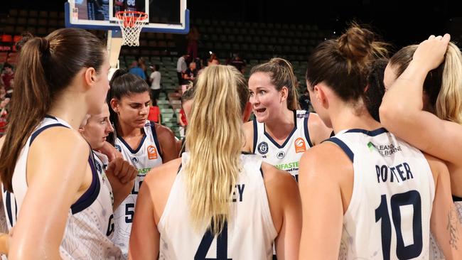 PERTH, AUSTRALIA - DECEMBER 23: Keely Froling of United addresses the team after being defeated during the round eight WNBL match between Perth Lynx and Geelong United at HBF Stadium, on December 23, 2024, in Perth, Australia. (Photo by Paul Kane/Getty Images)